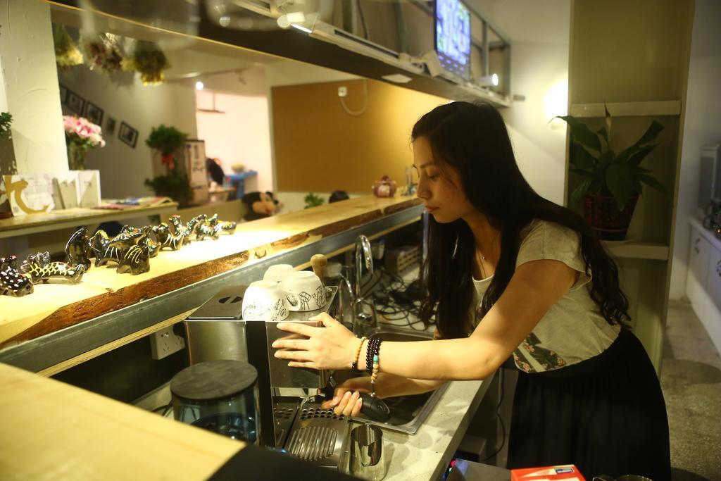 Luoyang Heartland International Youth Hostel Екстериор снимка