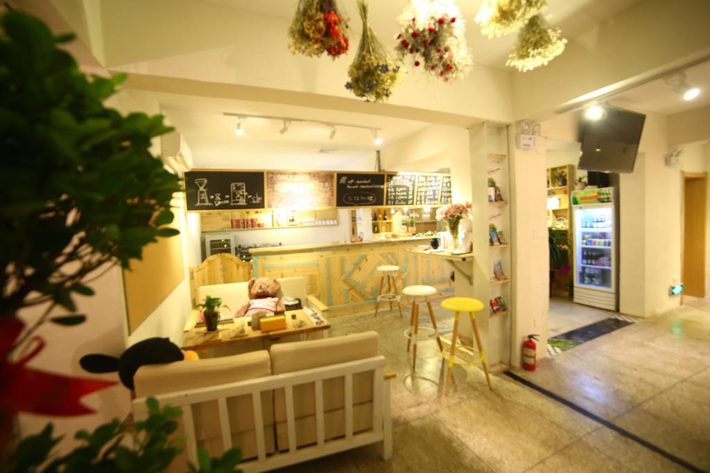 Luoyang Heartland International Youth Hostel Екстериор снимка