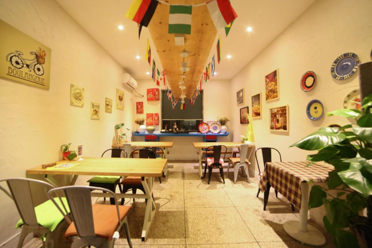 Luoyang Heartland International Youth Hostel Екстериор снимка