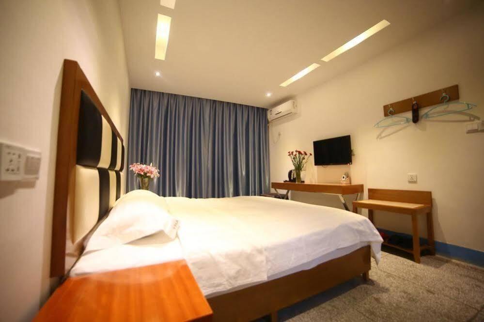 Luoyang Heartland International Youth Hostel Екстериор снимка